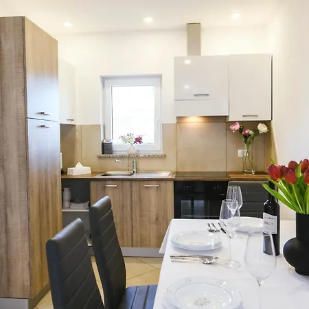 Mirela Apartamento *